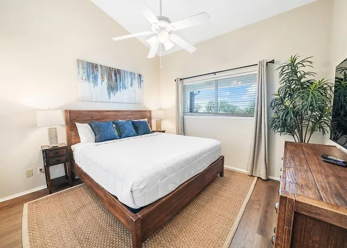 Cozy And Bright Condo On Private Section Of Beach With A Pool!