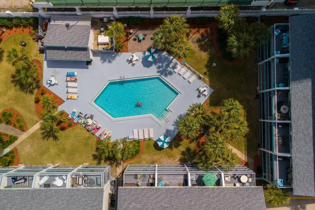 Appartement Cozy And Bright On Private Section Of With A Pool!